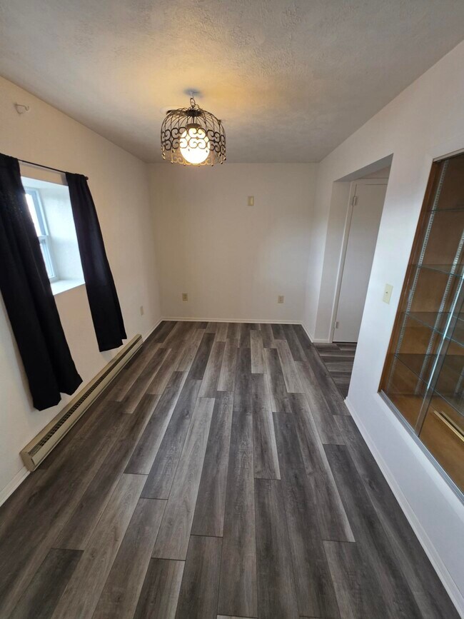 Foto del edificio - 417 W B St