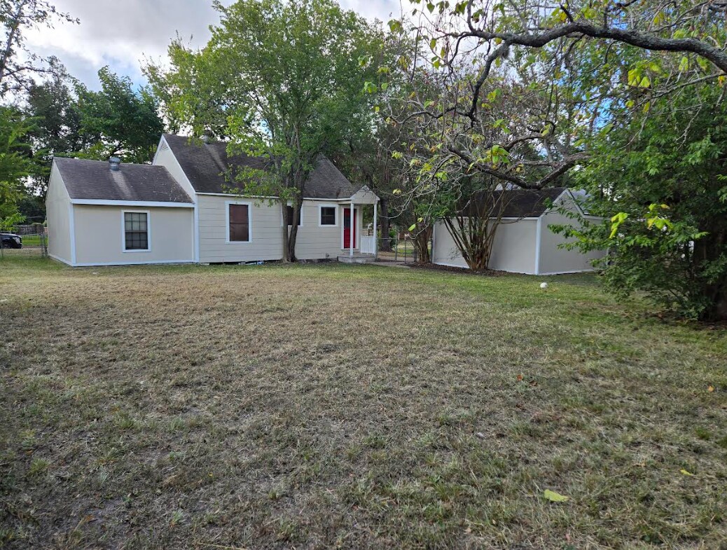 Primary Photo - 912 S Gordon St