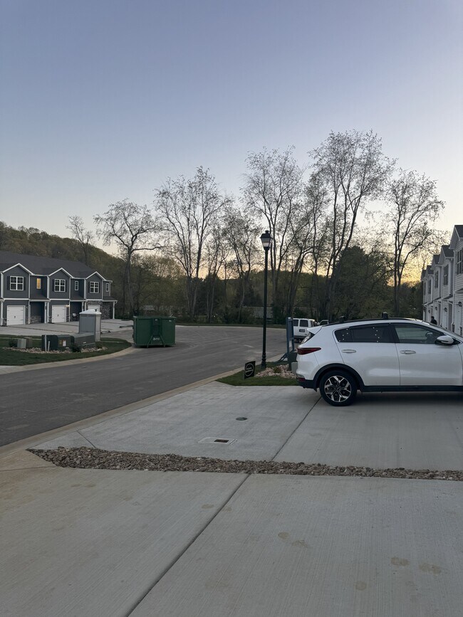 Vista exterior de Front Street - 1106 Saylors Pl
