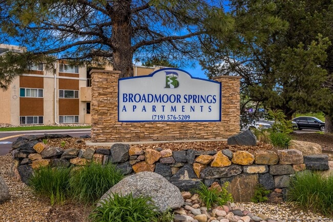 Building Photo - Broadmoor Springs