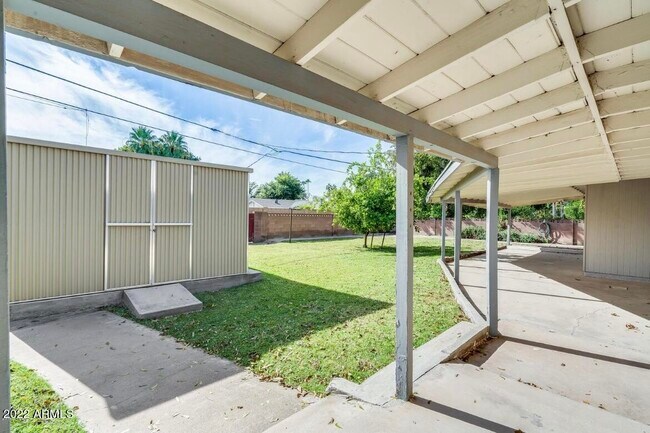 Building Photo - 4733 E Wilshire Dr