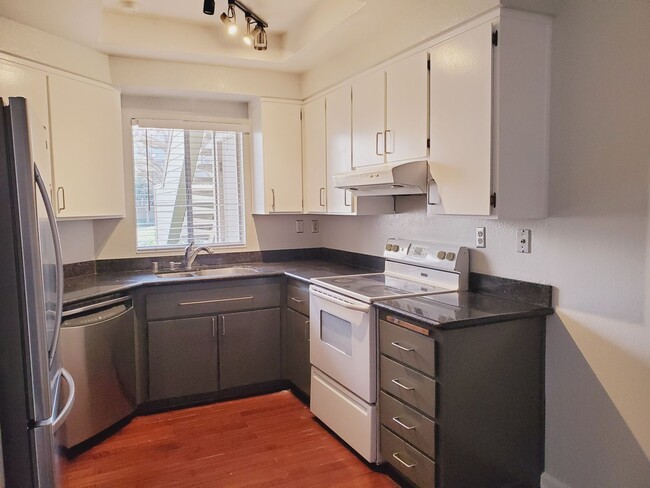 Foto del edificio - First Floor Condo