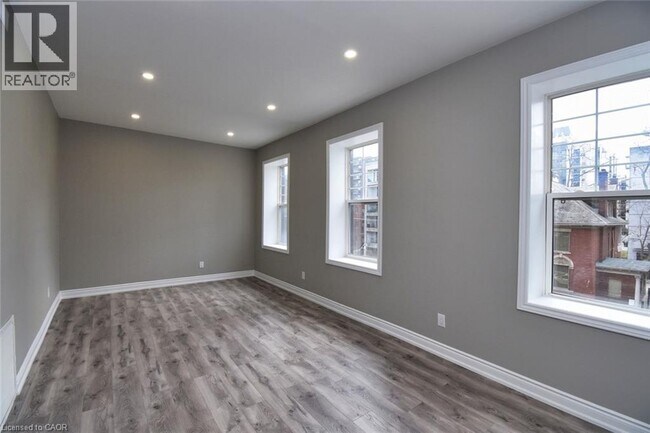 Building Photo - 98 Duke St