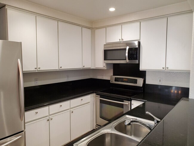 Building Photo - Beautiful Updated Condo in Prime San Ramon...