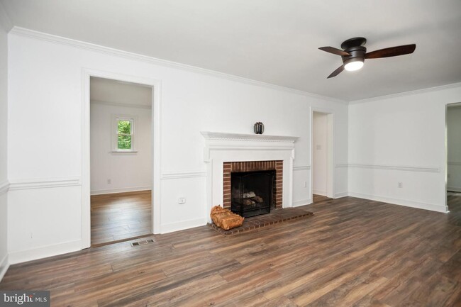 Building Photo - 11511 Wilderness Park Dr