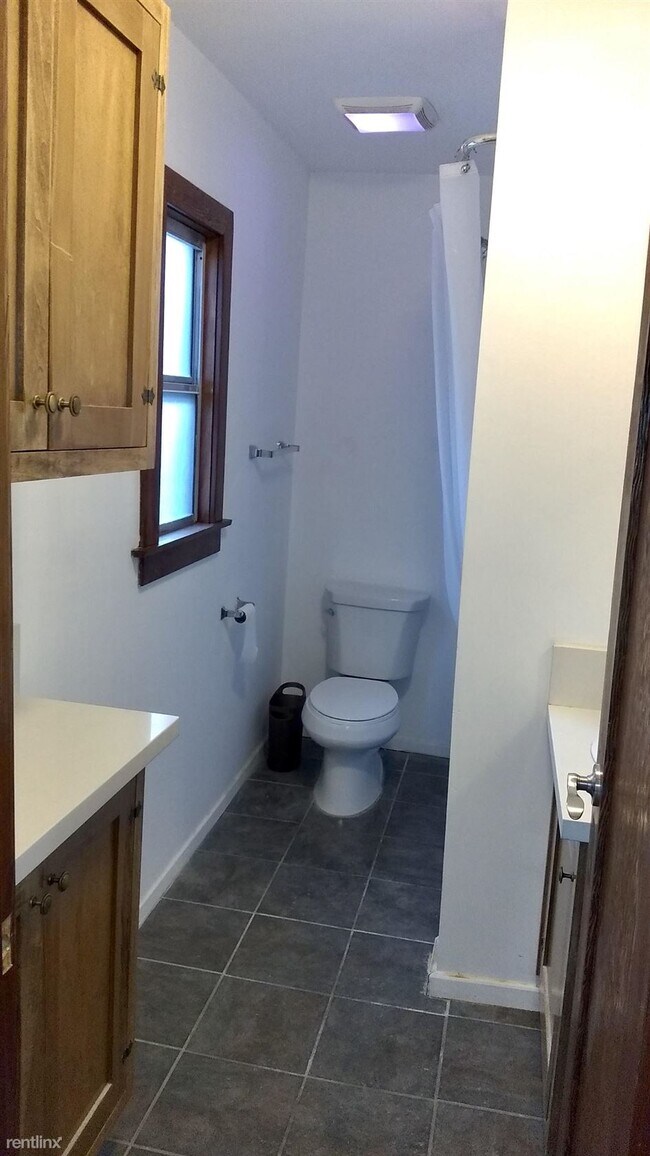 Foto del edificio - 315 1/4 Columbia Ave