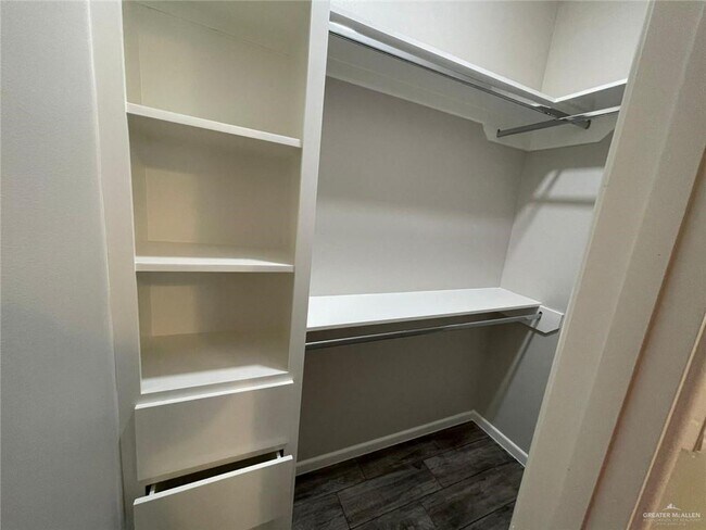 Foto del edificio - 5909 Sandpiper Ave