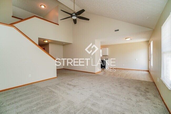 Building Photo - REDUCED!