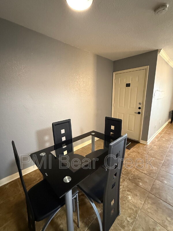 Building Photo - 8100 Creekbend Dr