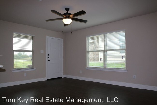 Building Photo - 3200 Cherry Ln