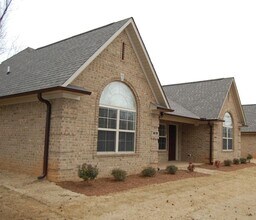 Building Photo - 25 Moss Woods Cove
