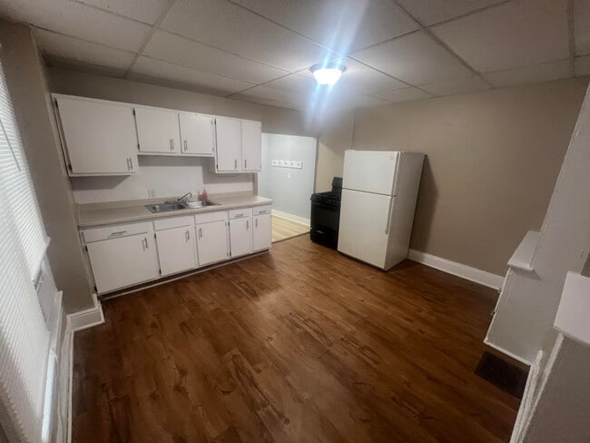 Kitchen - 842 16th St