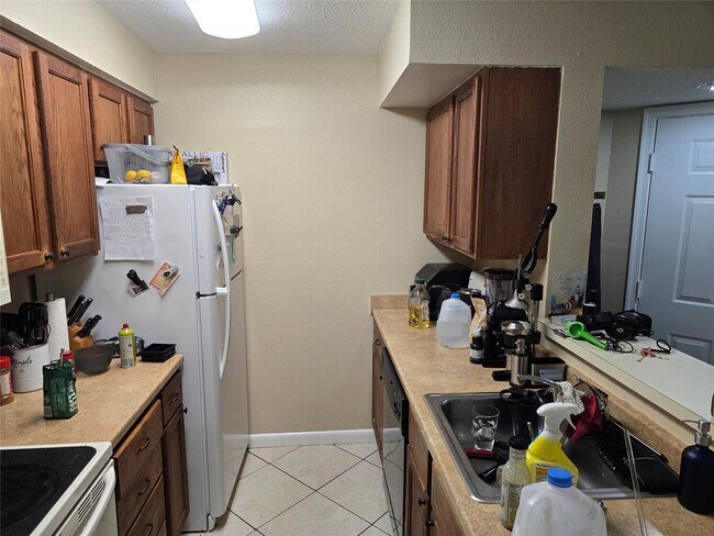 Foto del edificio - 2846 S University Dr