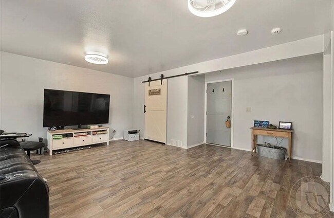 Foto del edificio - Spacious heights home
