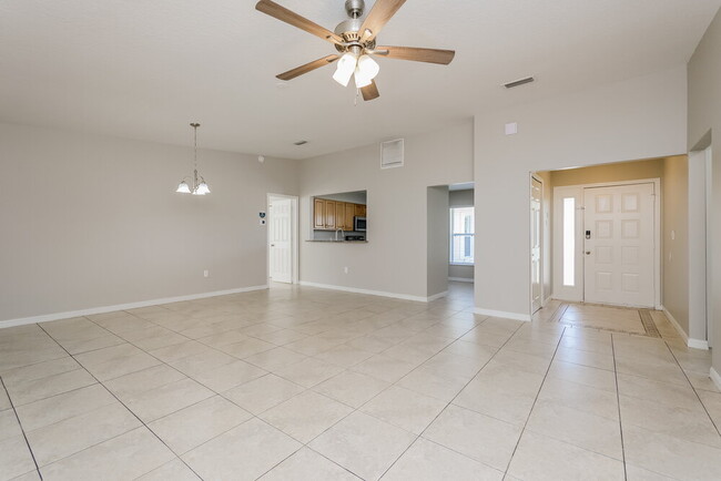 Building Photo - 501 Maricopa Dr