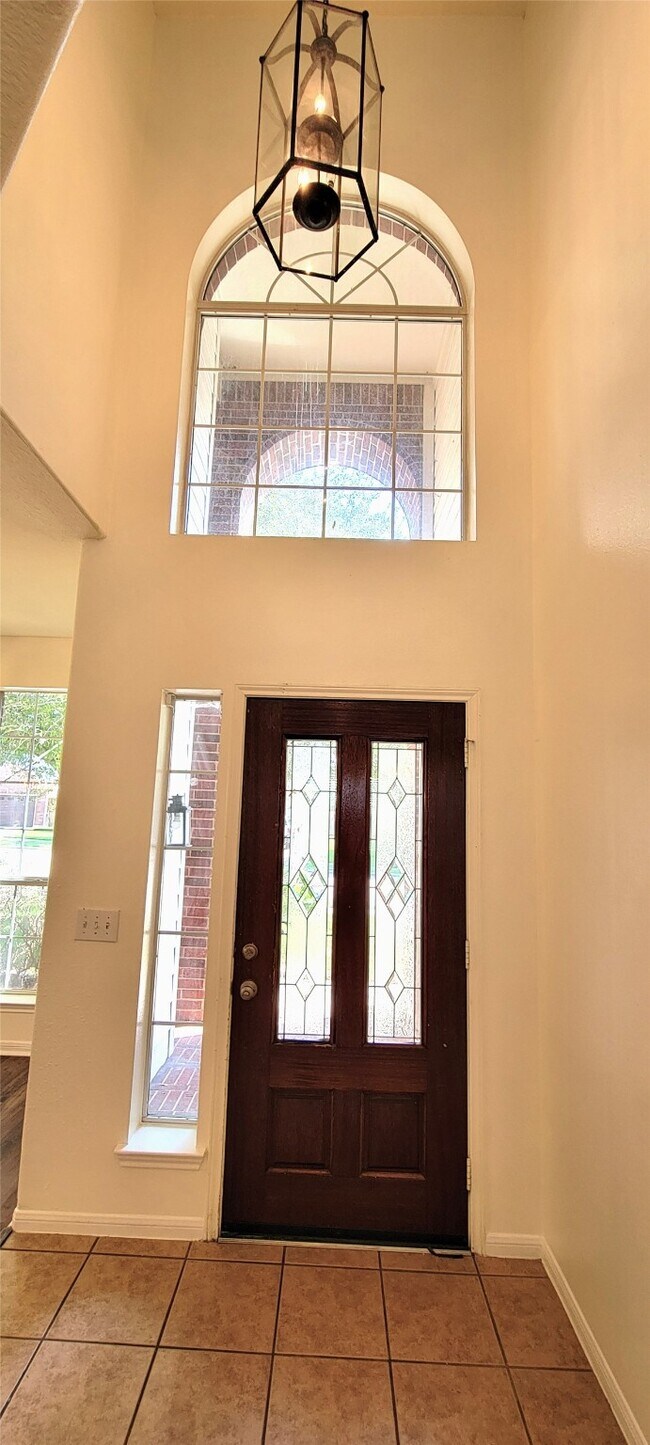 Building Photo - 8801 Sun Haven Ln