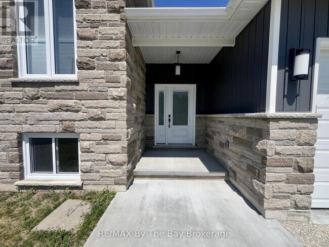 Photo du bâtiment - 22 Lakeshore Rd