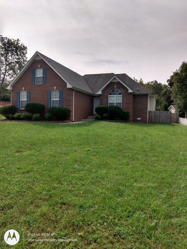 Primary Photo - Lovely 3 bedroom home with bonus in a grea...