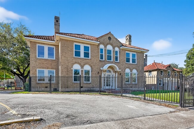 Foto del edificio - 3410 Austin St