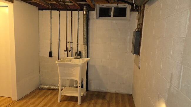 Foto del edificio - 5179 Springdale Blvd