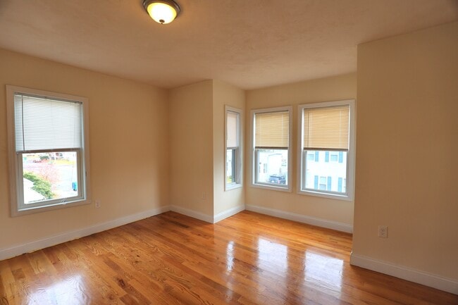 Building Photo - 62 Lincoln St