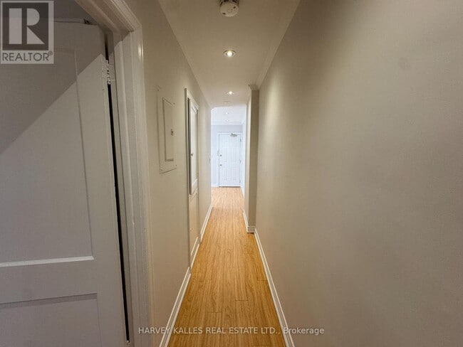 Building Photo - 38 Strathgowan Ave