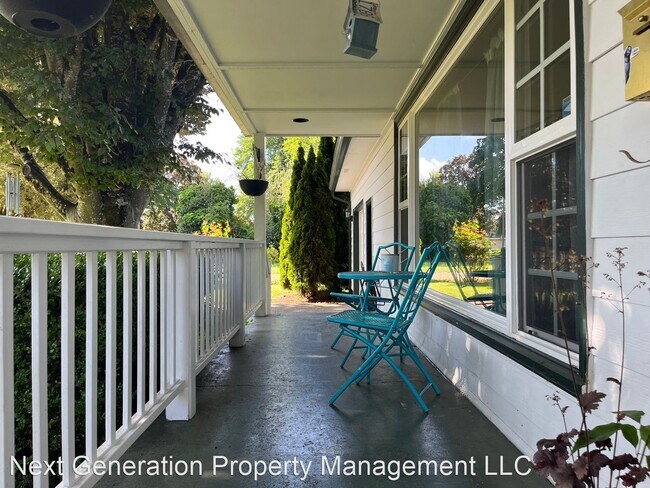 Foto del edificio - 3 br, 2 bath House - 450 Walnut Ln.