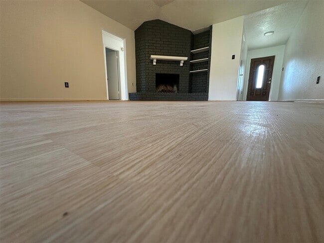 Building Photo - 10431 Town Square Rd