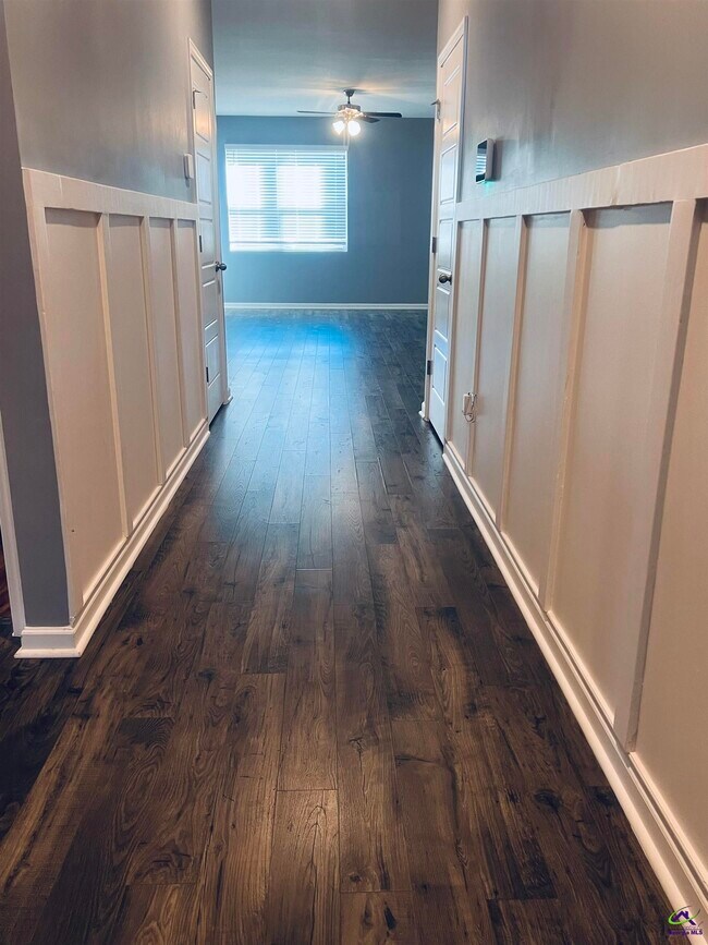 Foto del edificio - 118 Alton Tucker Sr. Boulevard