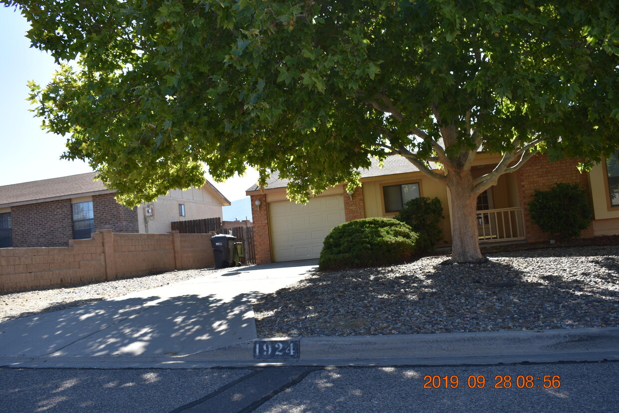 Foto principal - 1924 Clearwater Loop NE