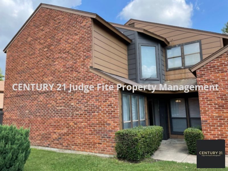 Primary Photo - Cute 2-Story 3/3 Townhome in Irving For Rent!