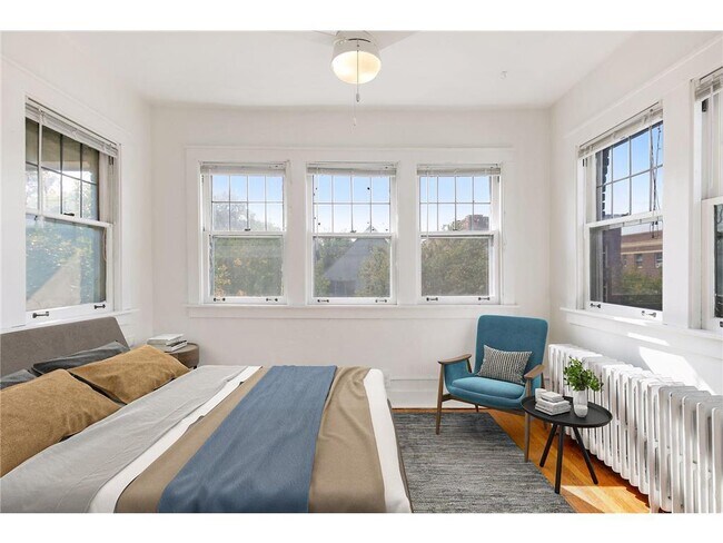 Foto del edificio - 2415 Harriet Ave