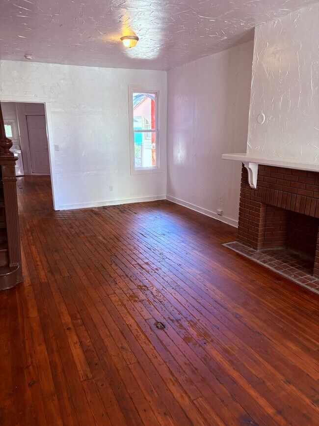 Foto del edificio - Section 8 Allowed Spacious 5 Bedroom 1 Bat...