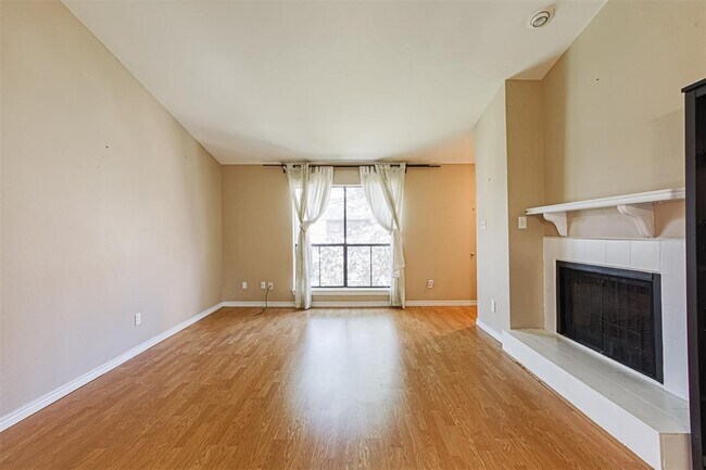 Building Photo - 3100 Walnut Bend Ln