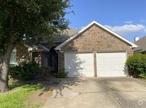 Building Photo - 2645 Red Spruce Dr