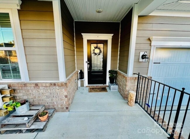 Building Photo - 3020 Deep River Wy