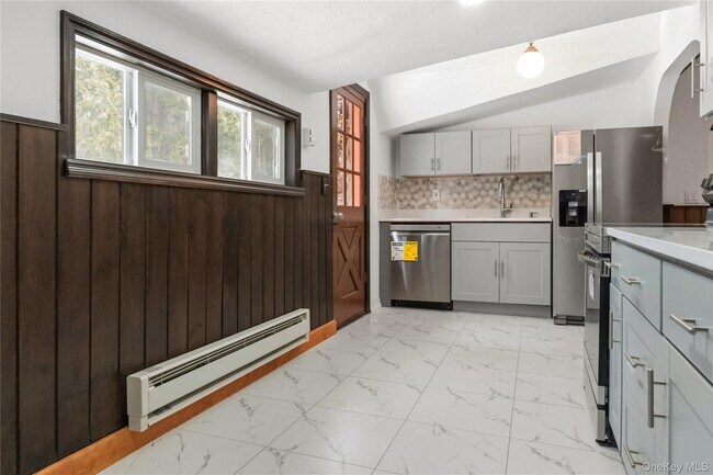 Building Photo - 378 Broadway