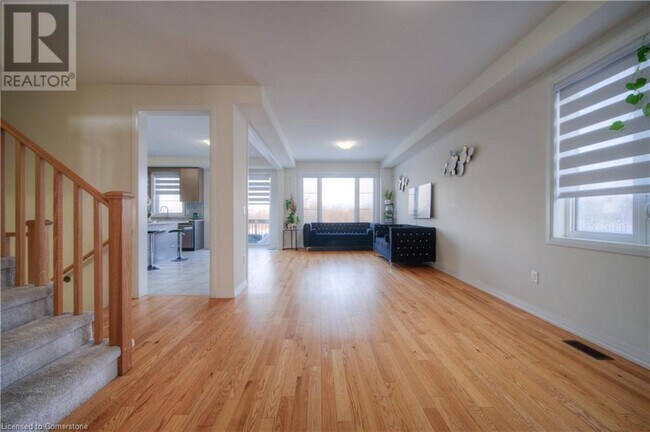 Building Photo - 67 Crossmore Cres