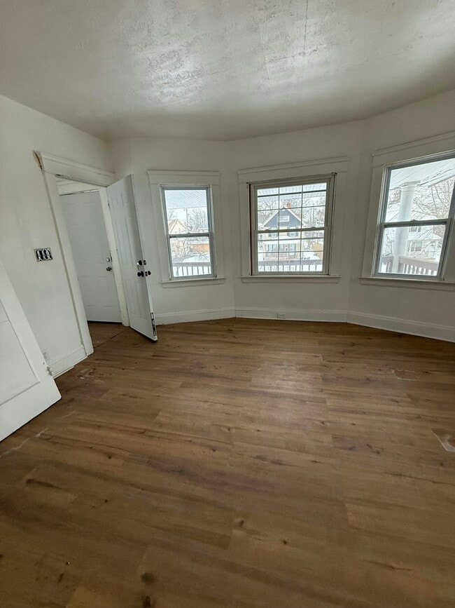 Building Photo - 3410 E 135th St