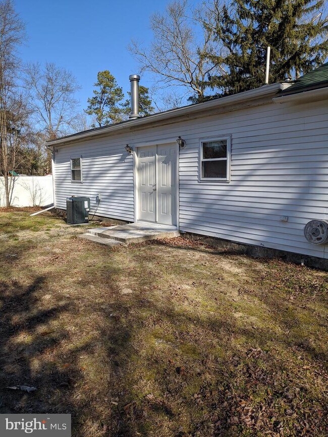 Building Photo - 113 Linden Terrace