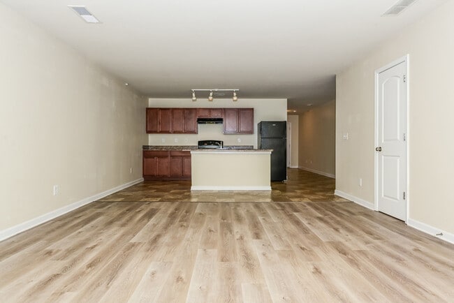 Building Photo - 1305 Forsythia Wy