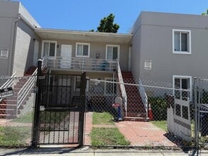 Building Photo - 172 NW 12th St