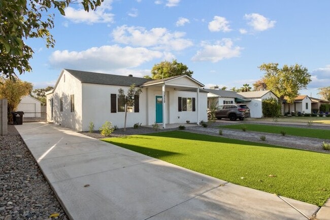 Building Photo - 3850 N 12th Ave