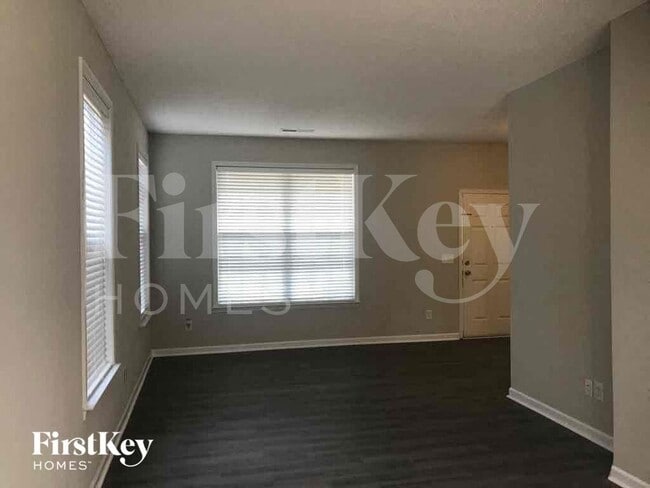 Building Photo - 2900 Hickman Ln