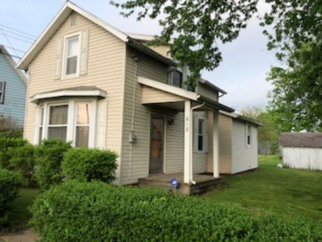 Foto principal - 2 Bedroom NE Canton Home for Rent