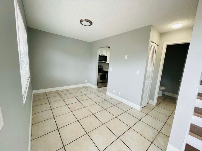 Foto del edificio - 2148 Sherwood Forest Blvd