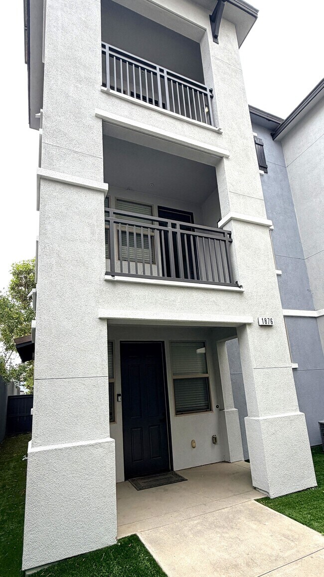 Foto del edificio - 1876 N Orizaba Ave