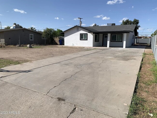 Foto del edificio - 3126 W Jefferson St