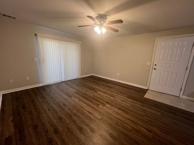 Building Photo - Updated 2 Bedroom Condo Available in Kirkwood!