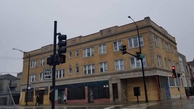 Building Photo - 3156 W Warren Blvd